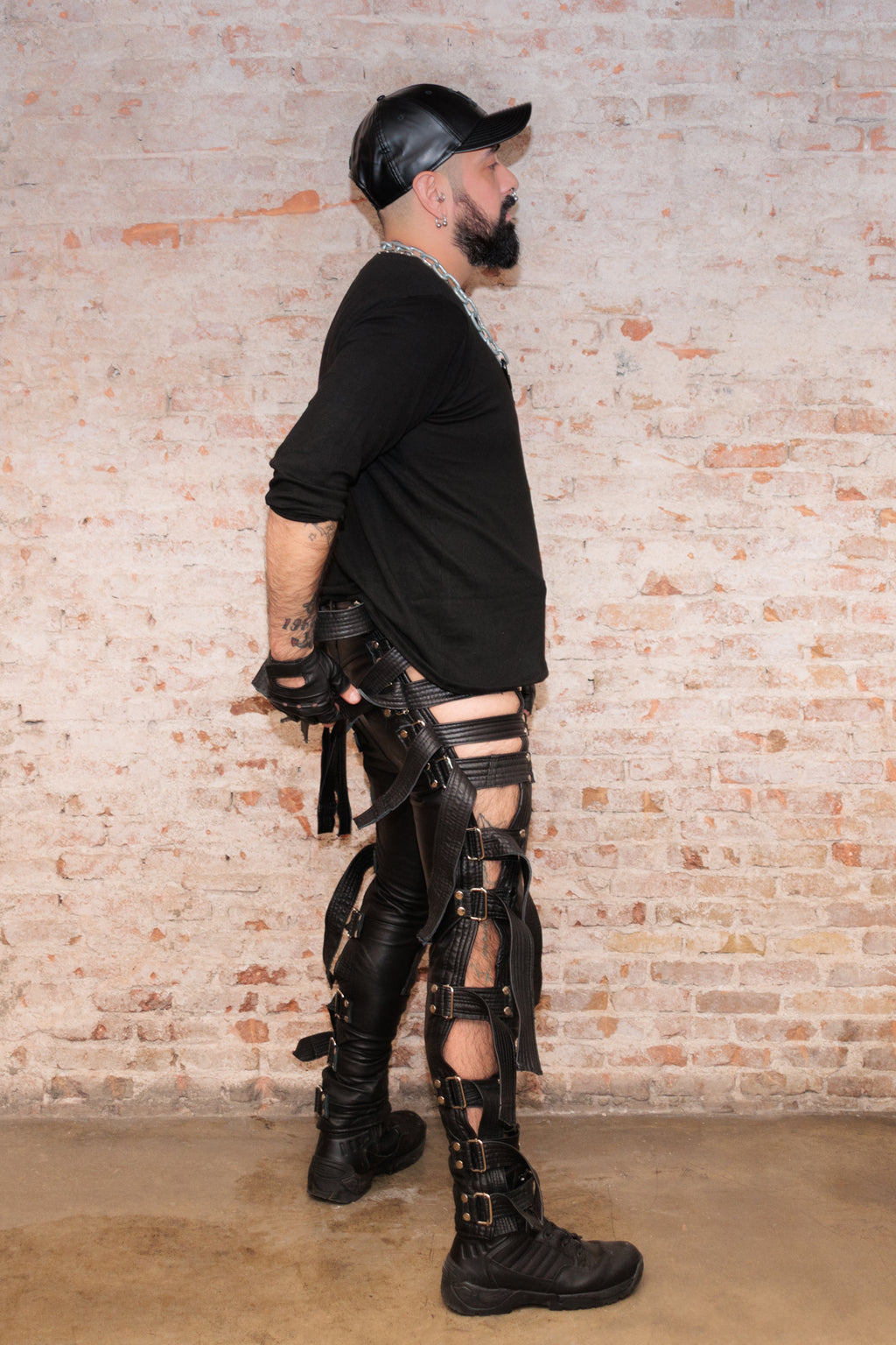 Pantalón de piel negra reciclada 'Cuervo'